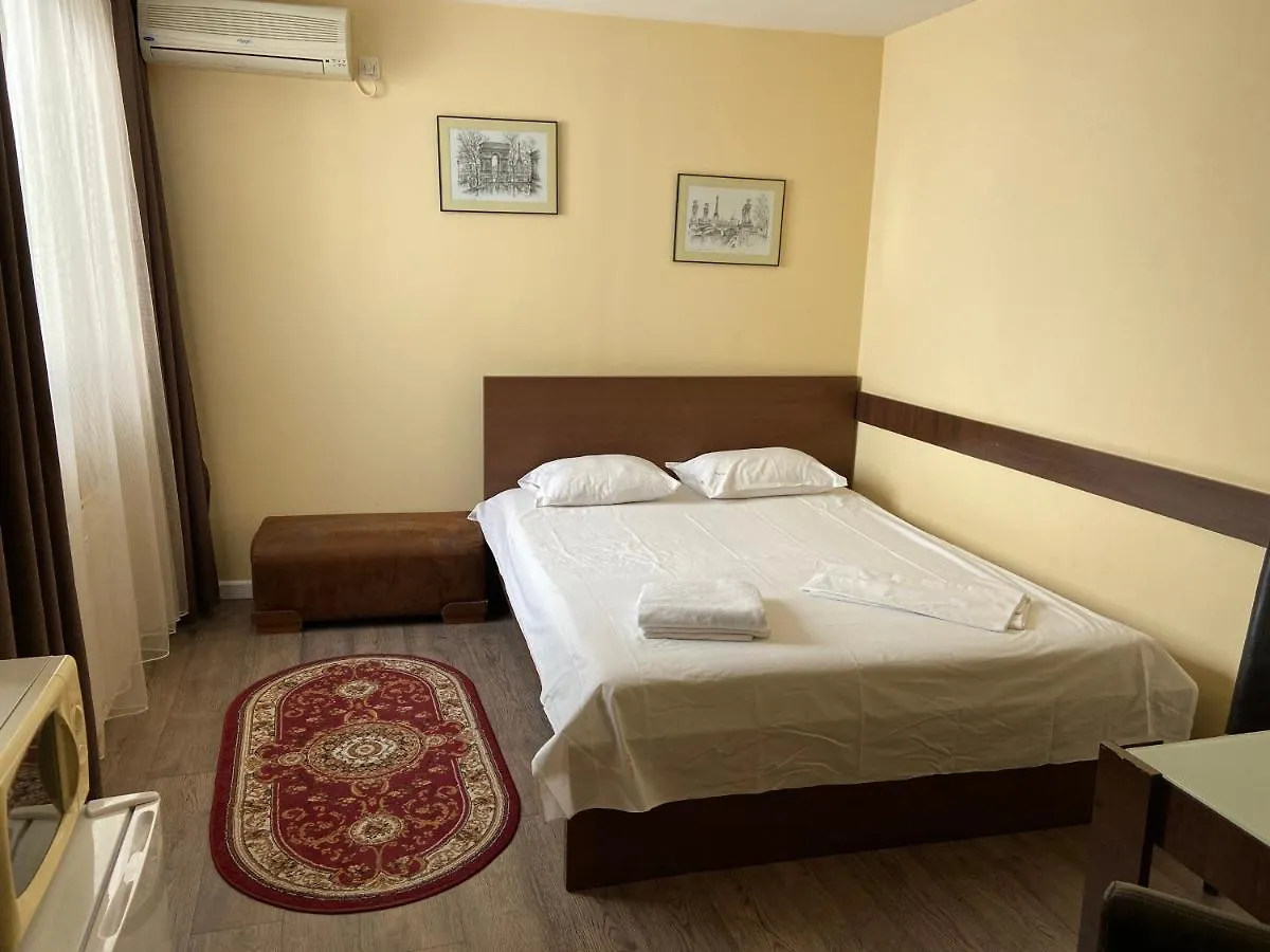 בוקרשט Ave Hotel Victoriei 3*,